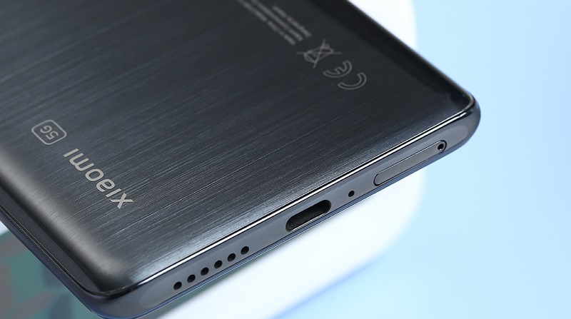 Vỏ m&aacute;y của Xiaomi 11T v&agrave; 11T Pro được l&agrave;m từ kim loại phủ b&oacute;ng mờ sang trọng